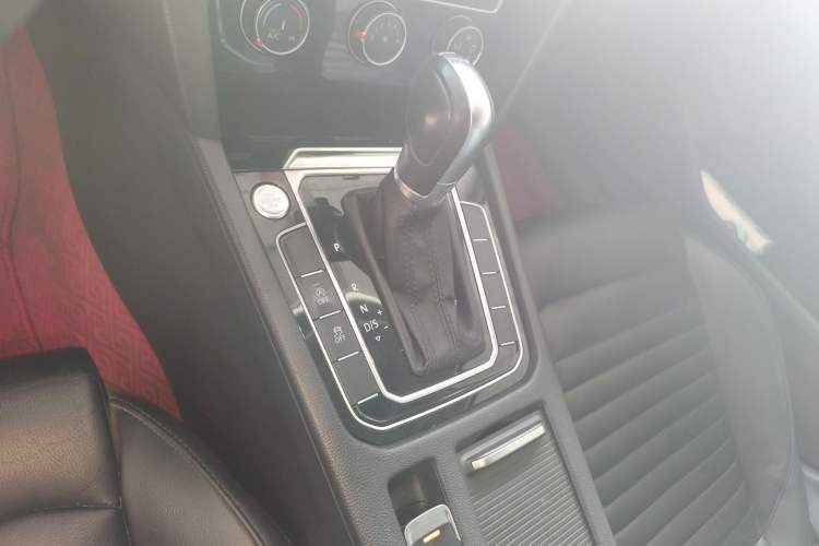 Used Volkswagen Magotan 2017 280TSI DSG Leading Edition Gear Lever