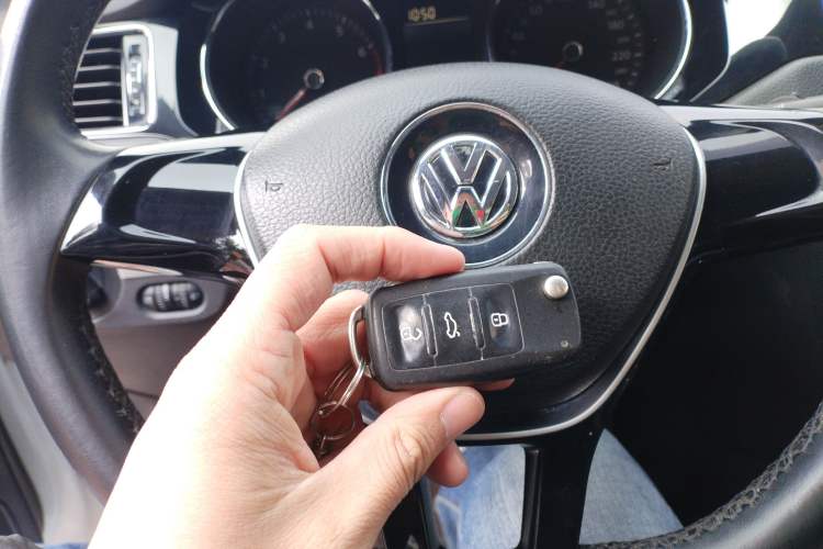 Used Volkswagen Sagitar 2015 230TSI Automatic Comfort Version
