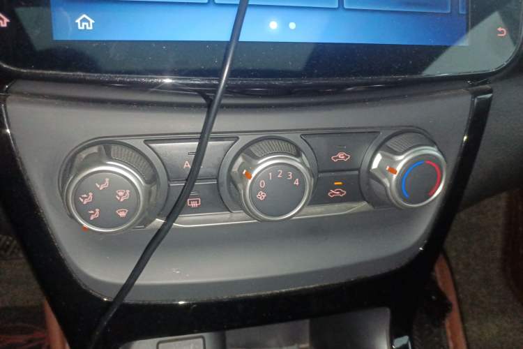 Used Nissan Sylphy 2019 1.6XV CVT Smart Connect Luxury Edition China VI Standard Audio And AC Panel