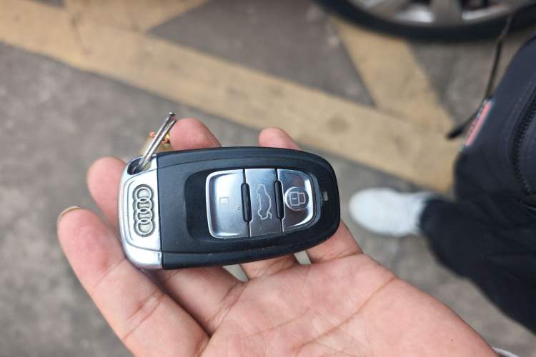 Used Audi A4L 2012 2.0 TFSI automatic standard version