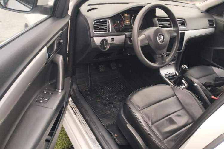 Used Volkswagen Gran Lavida 2013 1.6L Manual Comfort Model