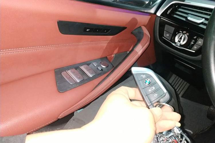 Used BMW 5 Series 2022 Second Facelift 530Li Leading Edition M Sport Package Vehicle Key