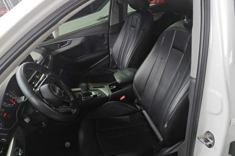 Used Audi A4L 2018 30th Anniversary Edition 30 TFSI Ambition Model
