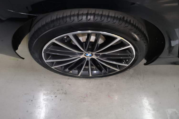 Used BMW 5 Series 2019 Facelifted 530Li Leading Edition M Sport Package