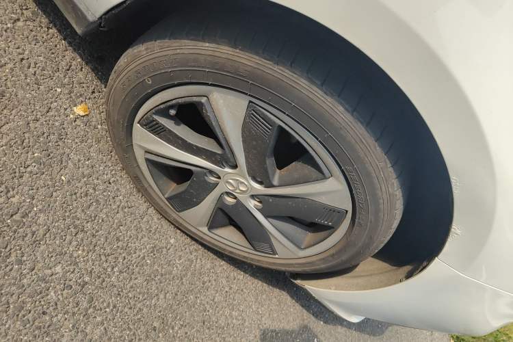 Used BAIC Beijing EU5 2018 R550 Smart Trend Edition Right Front Wheel Hub