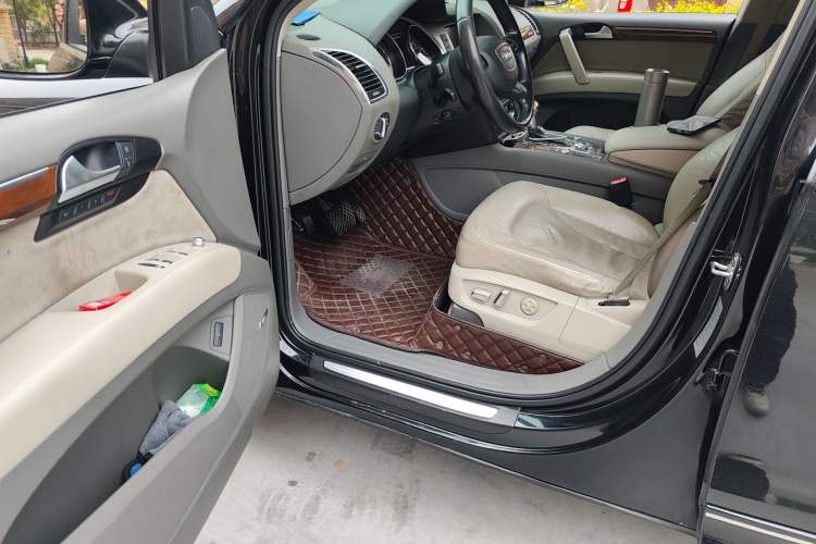 Used Audi Q7 2013 35 TFSI Comfort Model Driver Seat