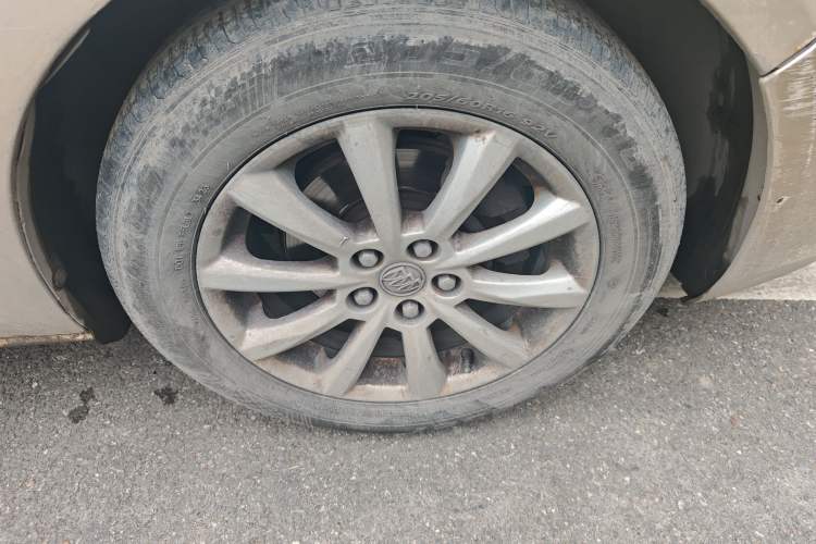 Used Buick GT 2010 GT 1.6L Manual Entry-Level Model Right Front Wheel Hub