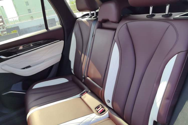 Used Geely Auto Monjaro L 2021 2.0TD DCT EVO Two-Wheel Drive Smart Luxury Version Left Rear Seat