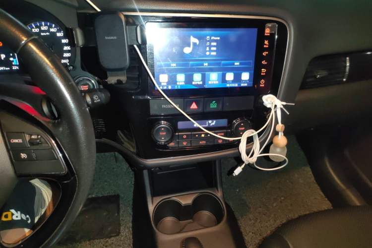 Used Mitsubishi Outlander 2016 2.4L 4x4 Luxury Edition 7-Seater