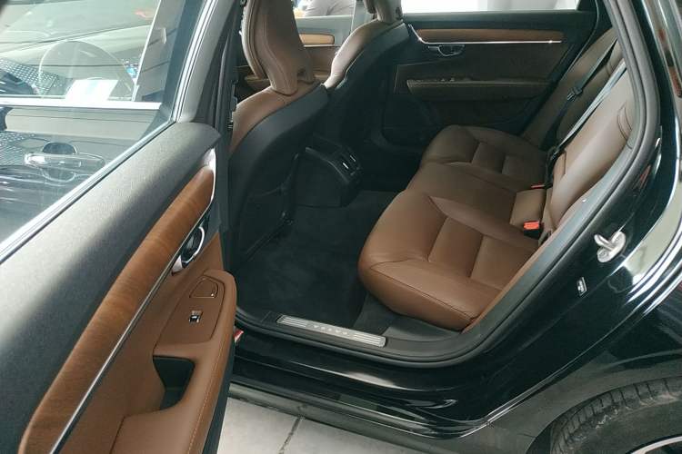 Used Volvo S90 2024 B5 Zhiyi Luxury Edition