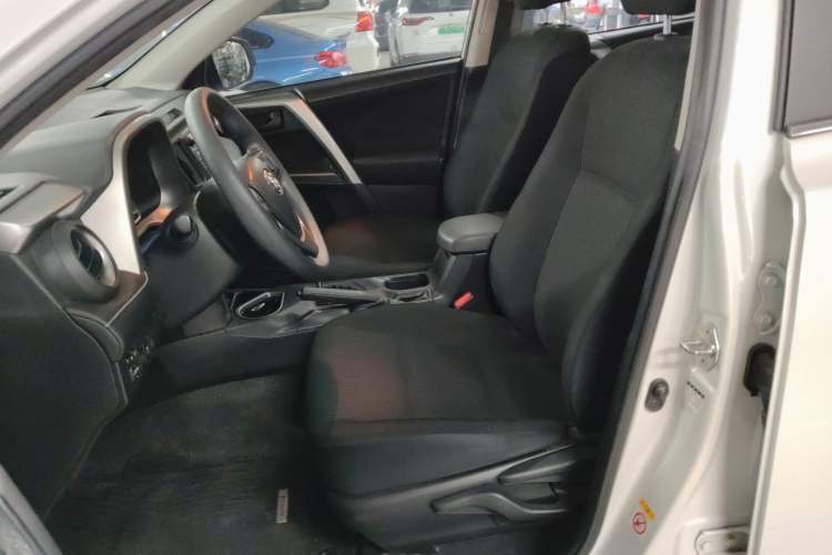 Used Toyota RAV4 2016 2.0L CVT Two-Wheel Drive Fashion Edition China V Standard