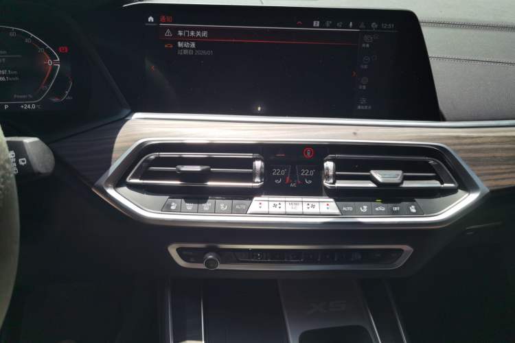 Used BMW X5 2022 Restyled xDrive 40Li M Sport Package Audio And AC Panel