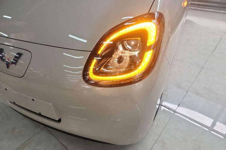 Used Wuling Hongguang MINIEV 2025 Four-Door Version Advanced Edition Left Front Headlight