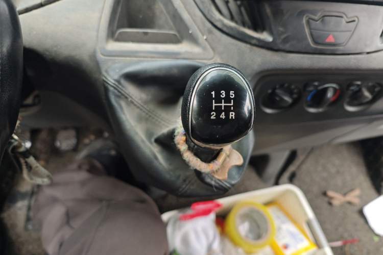 Used Ford Transit 2019 2.0T Diesel Multi-Purpose Commercial Vehicle Mid-Drive Mid-Roof 6-Seater China VI Standard
