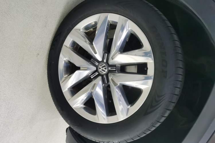 Used Volkswagen Teramont 2017 530 V6 Four-Wheel Drive Supreme Flagship Edition Right Front Wheel Hub