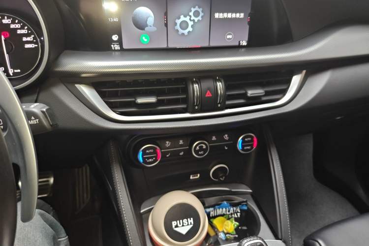 Used Alfa Romeo Stelvio 2020 2.0T 280HP Luxury Edition Audio And AC Panel