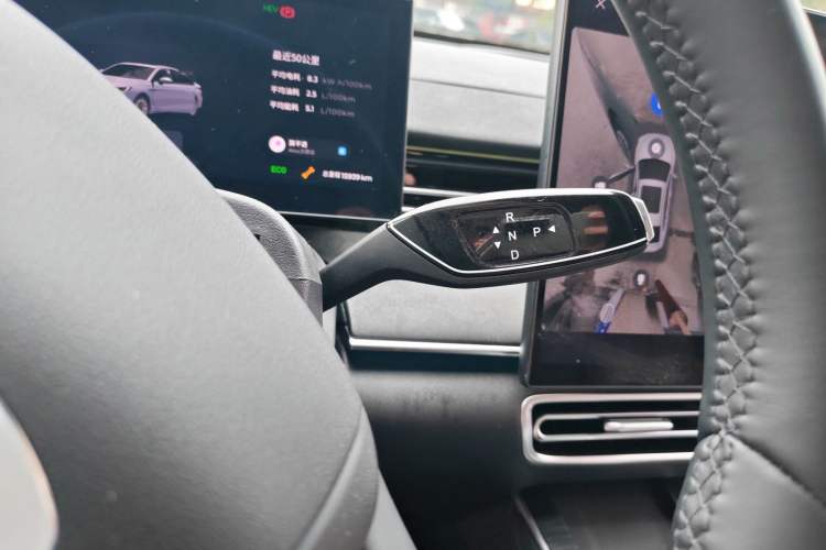 Used Fengyun A8L 2025 1.5 TGDI 145 km Luxury Version Gear Lever