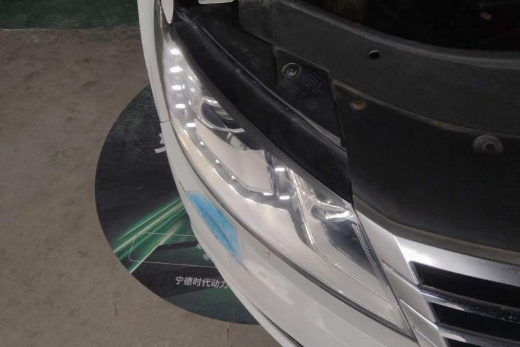 Used Volkswagen FAW-Volkswagen CC 2015 2.0 TSI Luxury Model Right Front Headlight