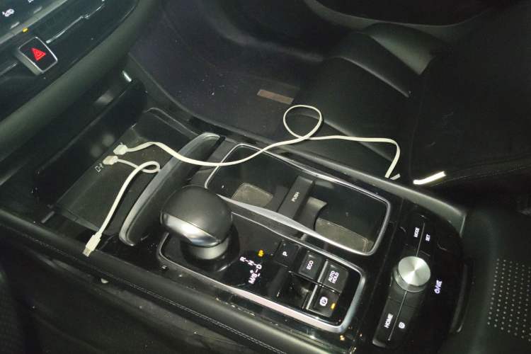 Used GAC Trumpchi GA6 2019 270T Automatic Luxury Edition Gear Lever