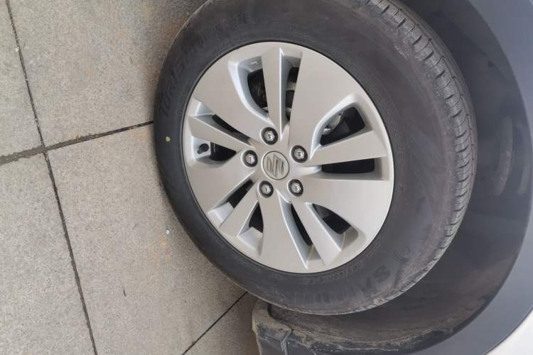 Used Suzuki S-Cross 2015 1.6L CVT Two-Wheel Drive Entry-Level Trim
