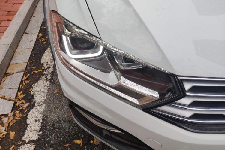 Used Volkswagen C-TREK 2020 1.5L Automatic Comfort Model Right Front Headlight