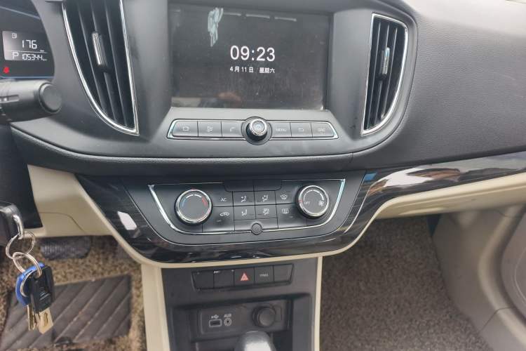 Used Roewe 360 2015 1.5L Automatic Luxury Edition Audio And AC Panel