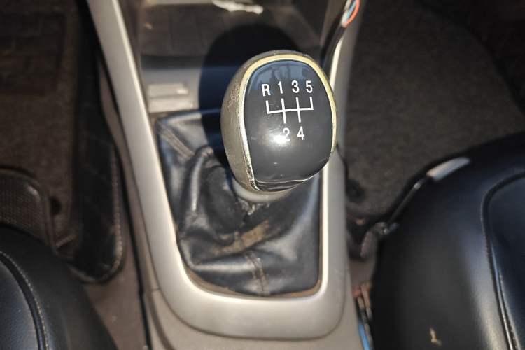 Used Baojun 630 2013 1.5L manual standard version Gear Lever