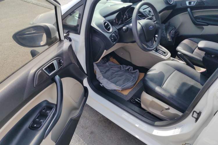 Used Ford Fiesta 2013 Sedan 1.5L Automatic Fashion Edition Driver Seat