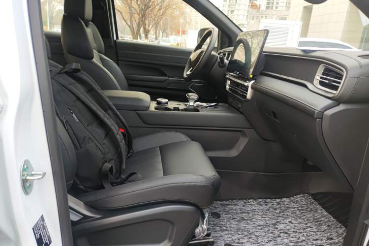 Used RELY Venucia R08 2025 Model 2.3T 8AT 2WD Diesel Long Box Trail Edition Right Front Seat