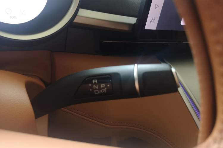 Used ORA Lightning Cat 2022 555 km Luxury Edition Gear Lever