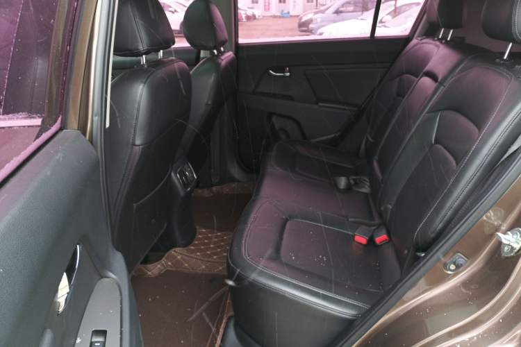 Used Kia Sportage R 2015 2.0L Automatic Two-Wheel Drive DLX Model Interior 4