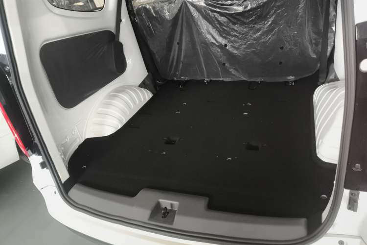 Used Wuling Hongguang New Energy 2024 All-Electric Model 300KM Practical Version
