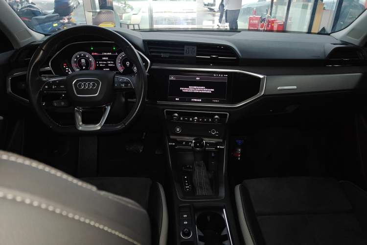 Used Audi Q3 2023 35 TFSI Fashion Dynamic Model (1.5T)
