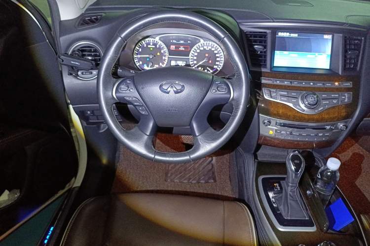 Used Infiniti QX60 (Import) 2016 2.5 S/C Hybrid Two-Wheel-Drive Excellence Edition China V Standard
