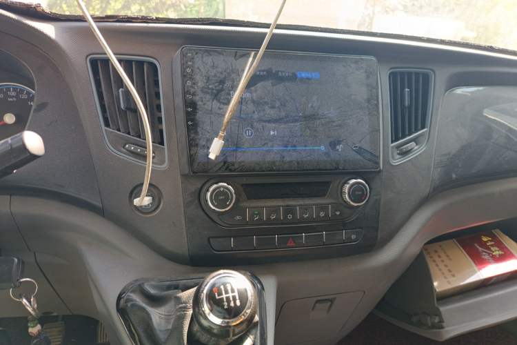 Used Foton Toano 2022 2.0T Manual Tongtu Multi-Function Extended-Chassis Mid-Roof Single-Tire Rear 5/6/7/9-Seater 4F20TC3 Audio And AC Panel