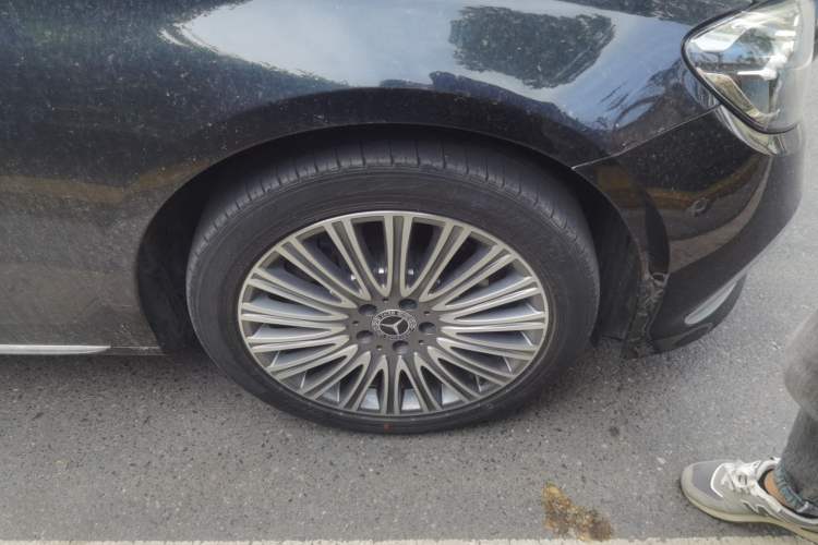 Used Mercedes-Benz E-Class 2022 Second Facelift E 300 L Luxury Edition Right Front Wheel Hub