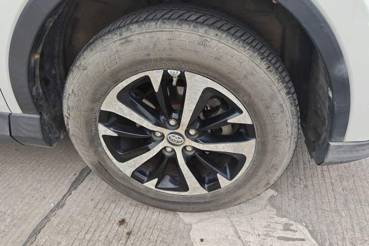 Used Toyota RAV4 2016 2.0L CVT Two-Wheel Drive Fashion Edition China V Standard