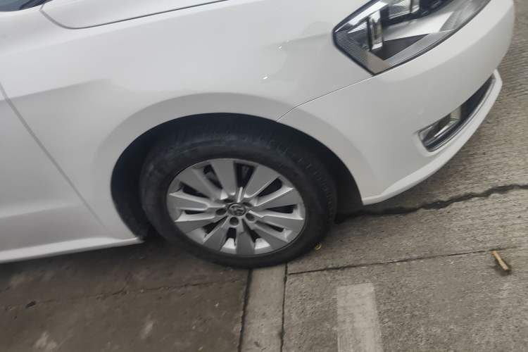 Used Volkswagen Lavida 2013 Revised Version 1.4 TSI DSG Comfort Edition Right Front Wheel Hub