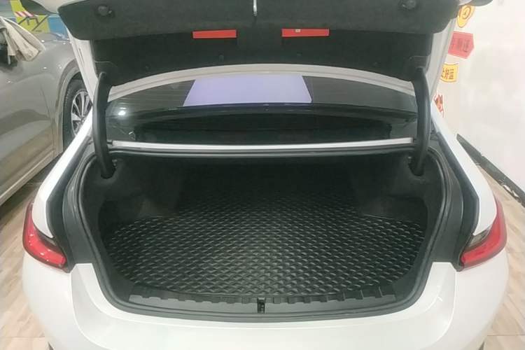 Used BMW i3 2024 eDrive 40 L Midnight Sports Package
