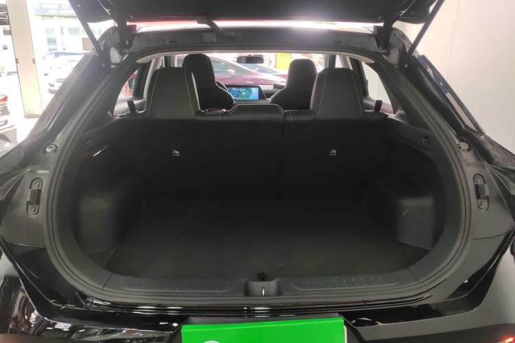 Used Venucia V 2022 260T Black Horse Edition · Idol Trunk