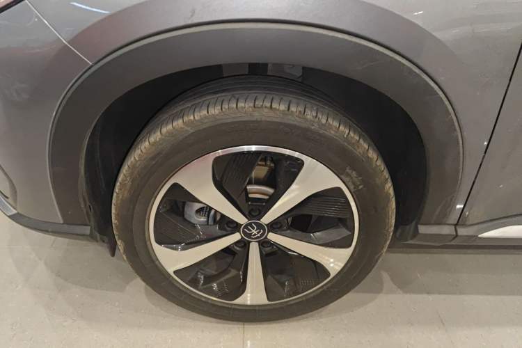 Used BYD Song PLUS New Energy 2021 EV Deluxe Model Left Front Wheel Hub