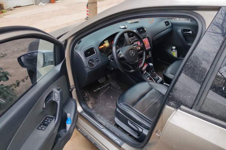 Used Volkswagen Polo 2016 1.6L Cross Polo Automatic Driver Seat