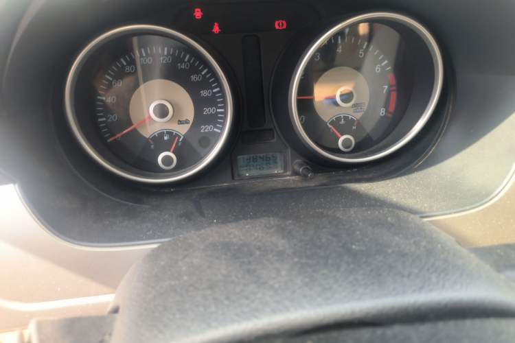 Used Buick Excelle 2011 1.6 LE-MT Odometer Close Up