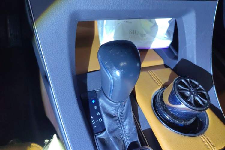 Used Toyota Avalon 2019 Dual-Engine 2.5L XLE Prestige Version China VI Standard
