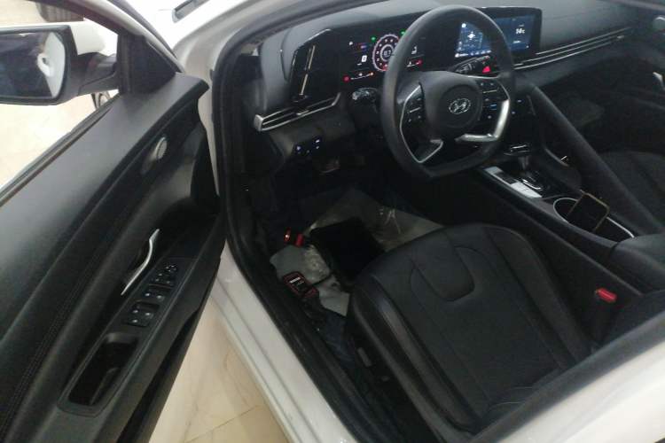 Used Hyundai Elantra 2021 1.5L CVT LUX Prestige Edition