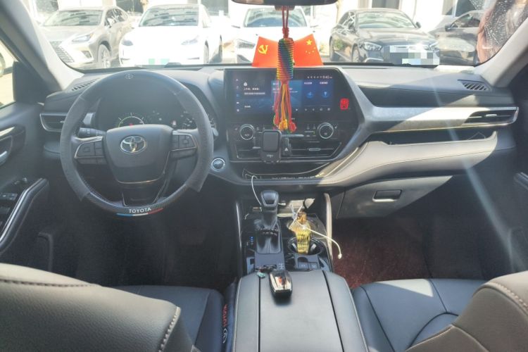 Used Toyota Highlander 2023 2.5L Smart Electric Hybrid Dual-Engine 4x4 Knight Edition 7 Seats Center Console