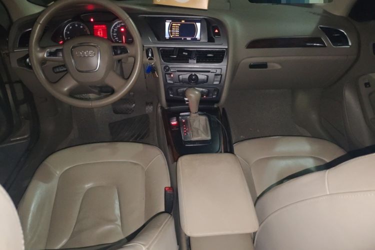 Used Audi A4L 2012 2.0 TFSI automatic Comfort trim level Center Console