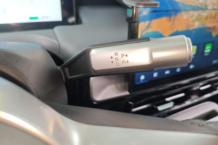 Used AION Y 2023 Younger Star Edition Gear Lever