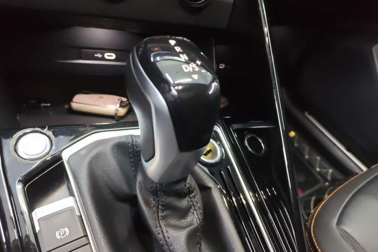 Used Volkswagen Tayron  Gear Lever