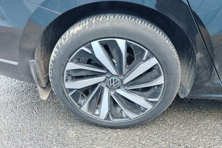 Used Volkswagen Passat 2022 330TSI Elite Edition Right Rear Wheel Hub
